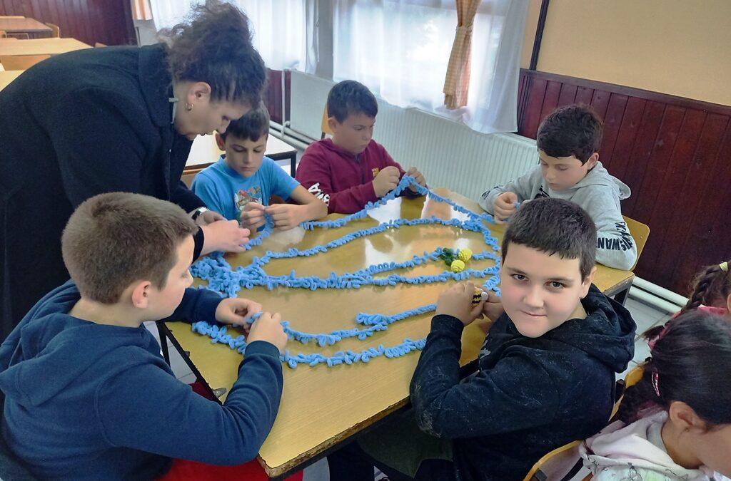 ПЛЕТЕЊЕ ПРСТИМА